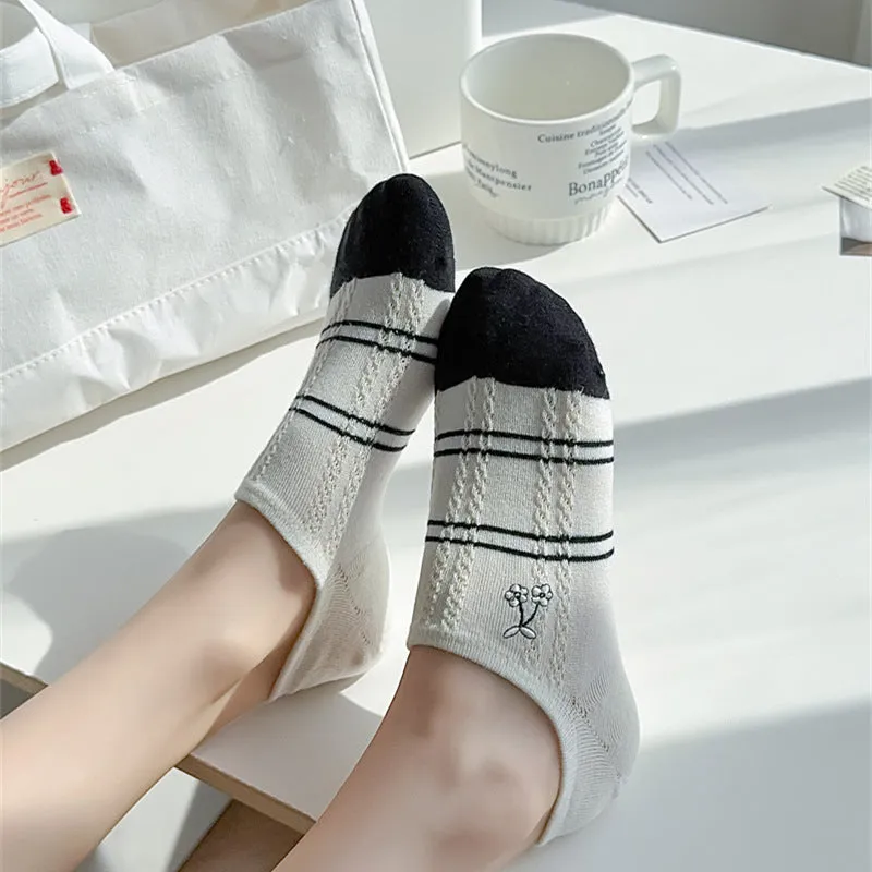 Black And White Cute Bubble Mouth Women's Low-cut Liners Socks Invisible